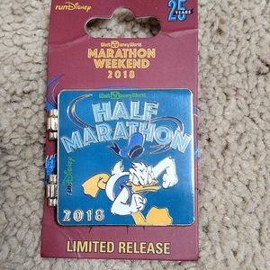 Disney‎ Parks Limited Release Pin Donald Duck Half Marathon